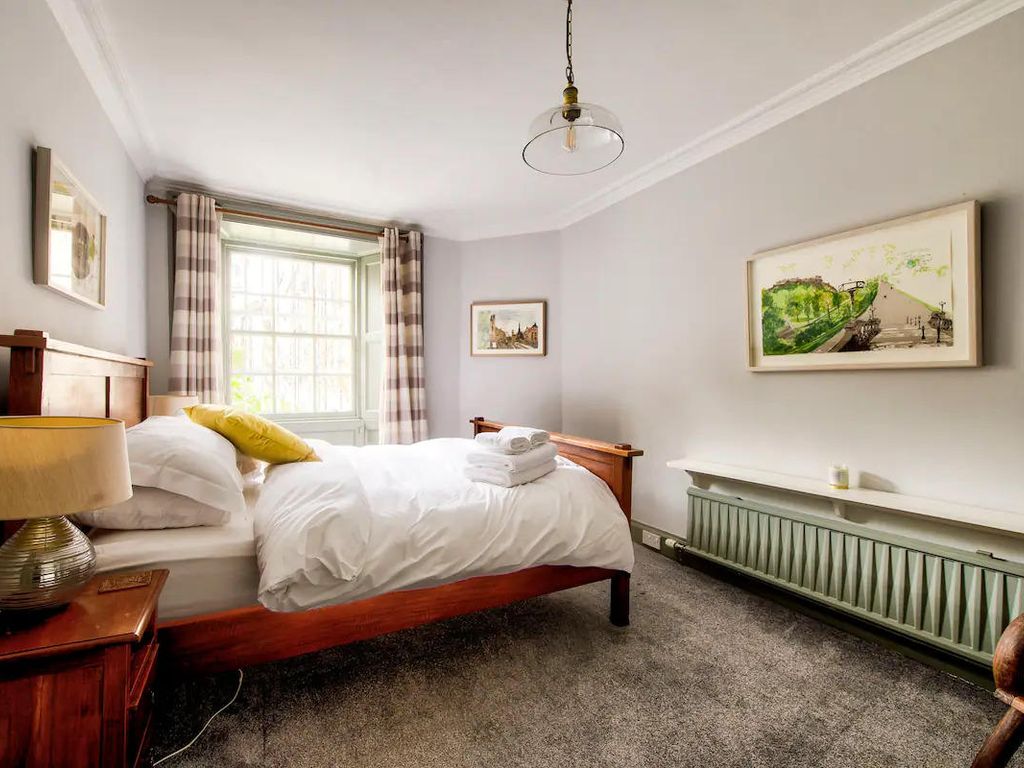 3 bed flat to rent in Dundas Street, Edinburgh EH3, £14,450 pcm
