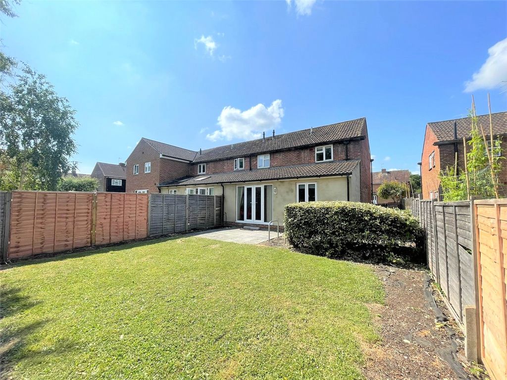 7 bed end terrace house to rent in Broomfield, Guildford, Surrey GU2, £5,600 pcm