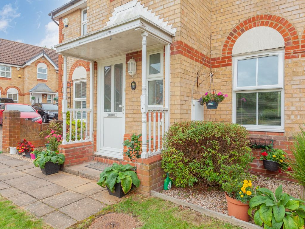 4 bed detached house for sale in Elvington Gardens, Luton, Bedfordshire LU3, £525,000