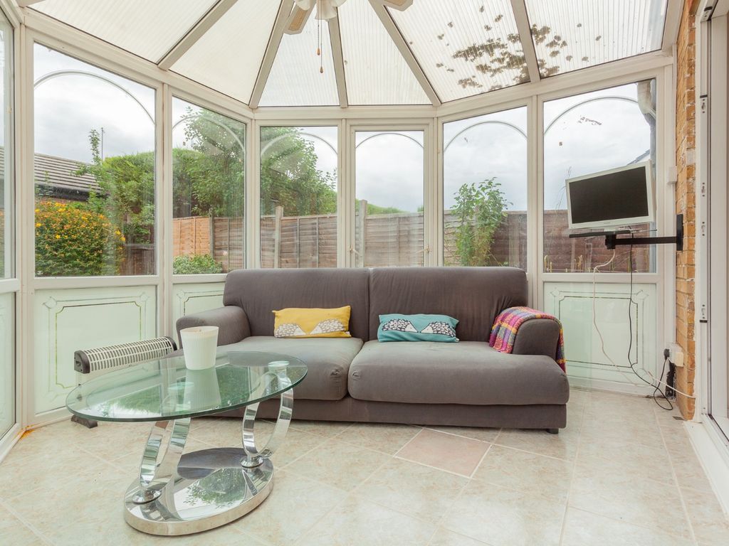 4 bed detached house for sale in Elvington Gardens, Luton, Bedfordshire LU3, £525,000