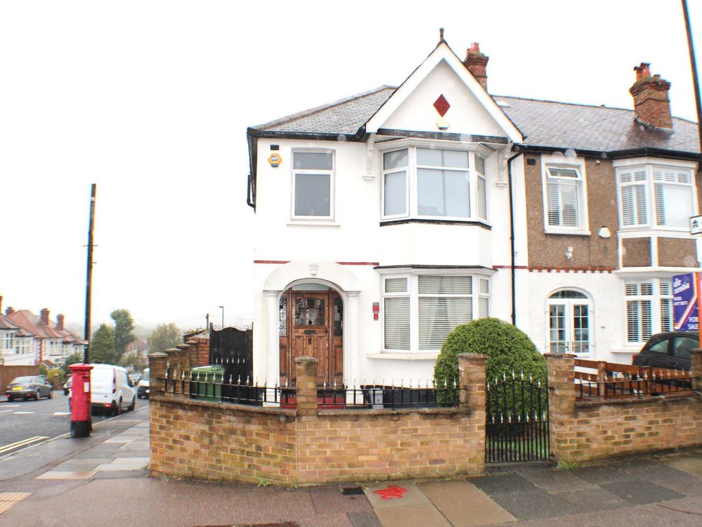 3 bed end terrace house for sale in Bellingham Road, Catford SE6, £559,950