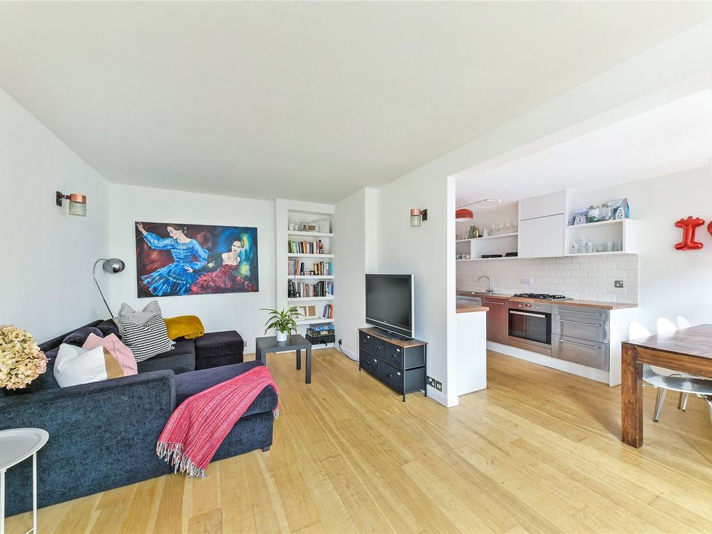 3 bed flat for sale in St. Peter's Way, London N1, £675,000