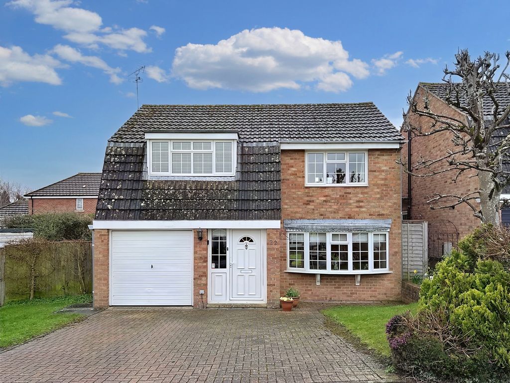 3 bed detached house for sale in Hawthorn Road, Faringdon SN7, £400,000