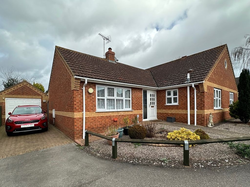 3 bed detached bungalow for sale in Flax Close, Downham Market PE38, £375,000