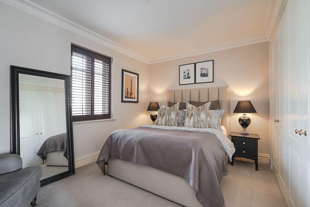 1 bed flat to rent in Denton Road, Twickenham TW1, £4,333 pcm