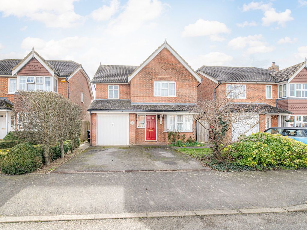 4 bed detached house for sale in Molloy Road, Shadoxhurst TN26, £450,000