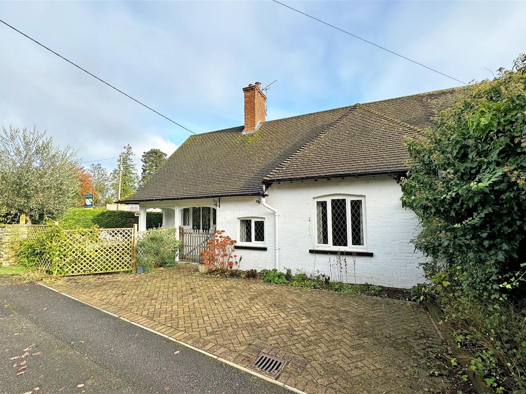 2 bed property for sale in Brook Road, Wormley, Godalming GU8, £550,000