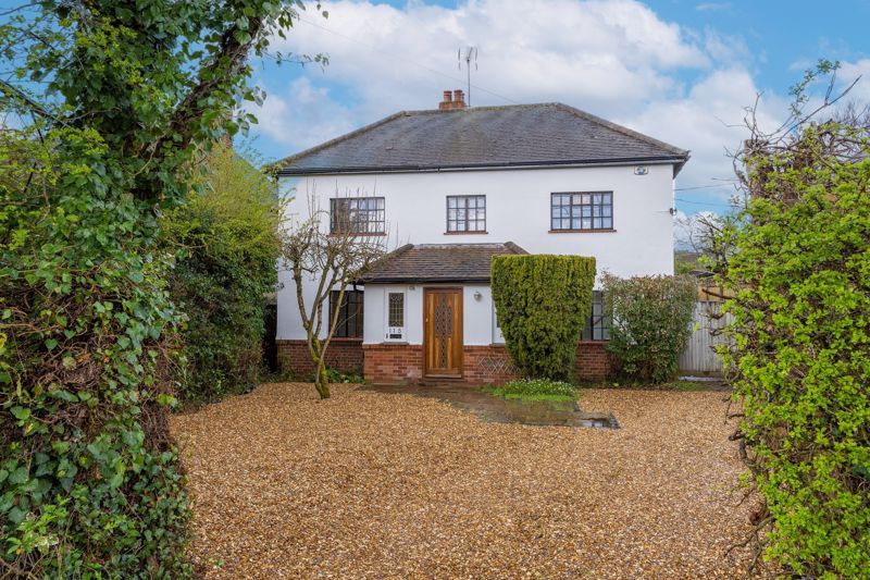 3 bed detached house for sale in Wycombe Road, Marlow SL7, £899,950