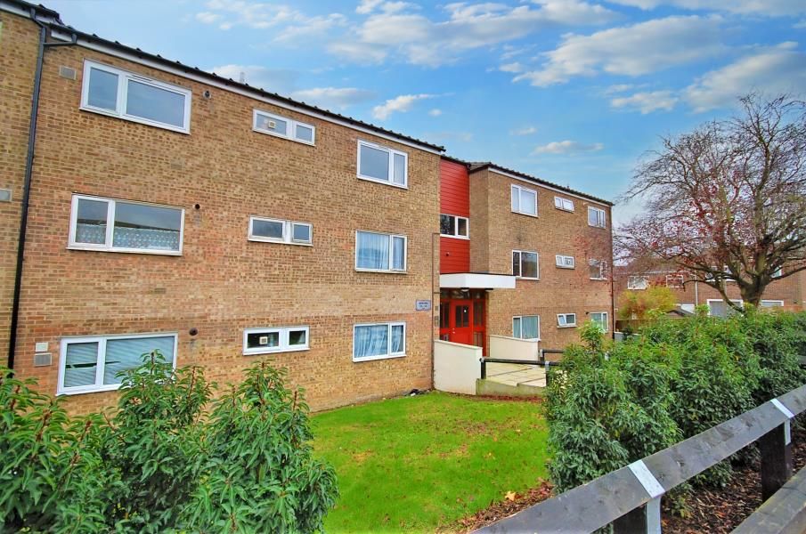 3 bed flat to rent in Avon Way, Colchester CO4, £1,100 pcm
