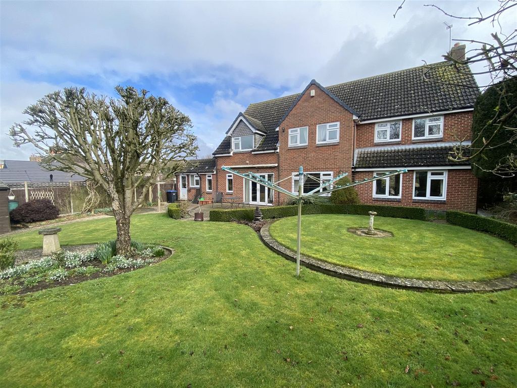 4 bed detached house for sale in Main Street, Cotesbach, Lutterworth LE17, £675,000