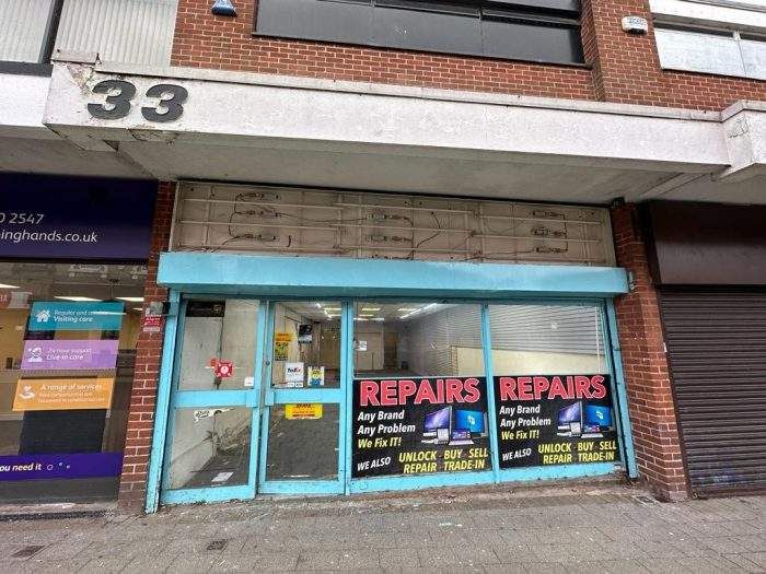 Retail premises to let in 33 Bell Street, Wigston, Leicester LE18, £15,000 pa