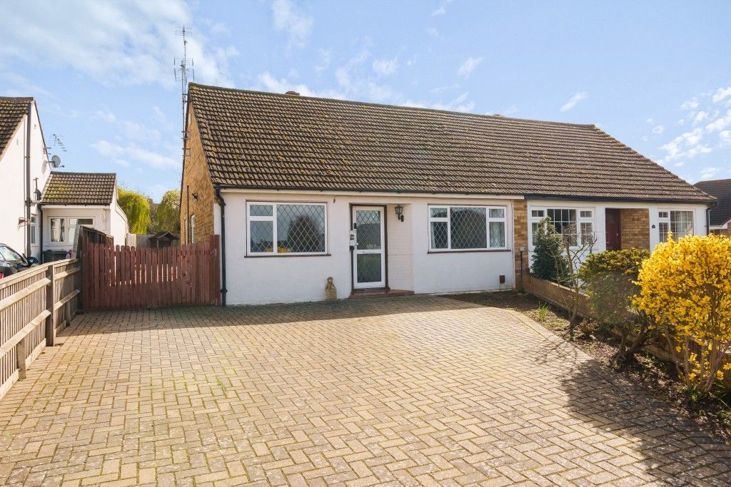 2 bed bungalow for sale in Clare Road, Taplow, Berkshire SL6, £445,000