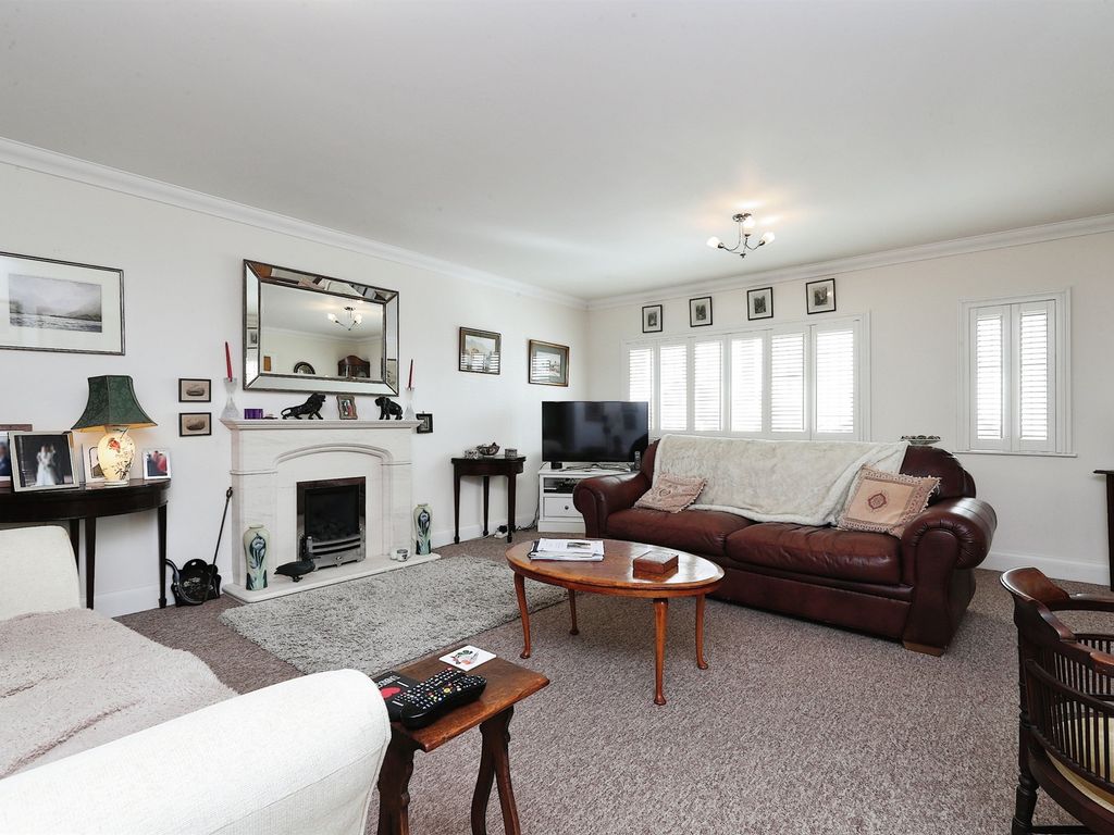 4 bed detached house for sale in Oaklands Avenue, Saltdean, Brighton BN2, £675,000