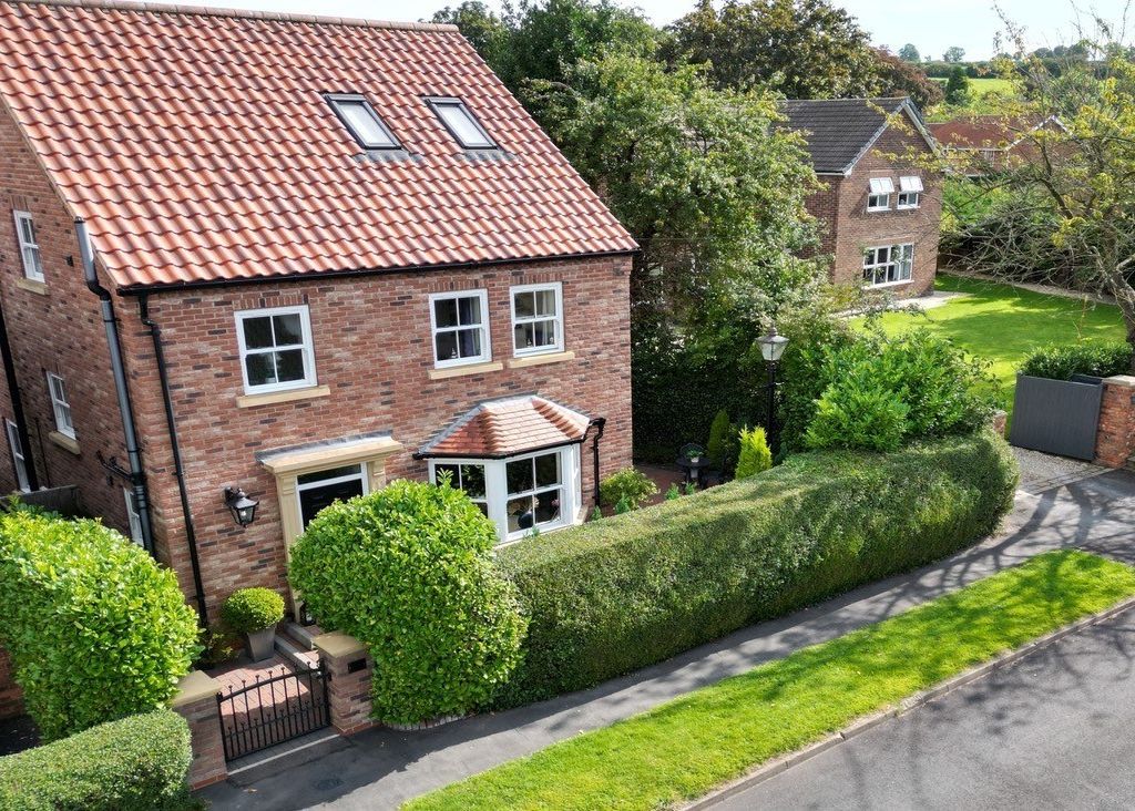 4 bed detached house for sale in New Street, Elsham DN20, £465,000