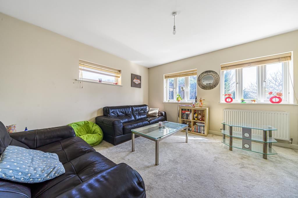 2 bed flat for sale in Whitewood House, Hook Road KT6, £385,000