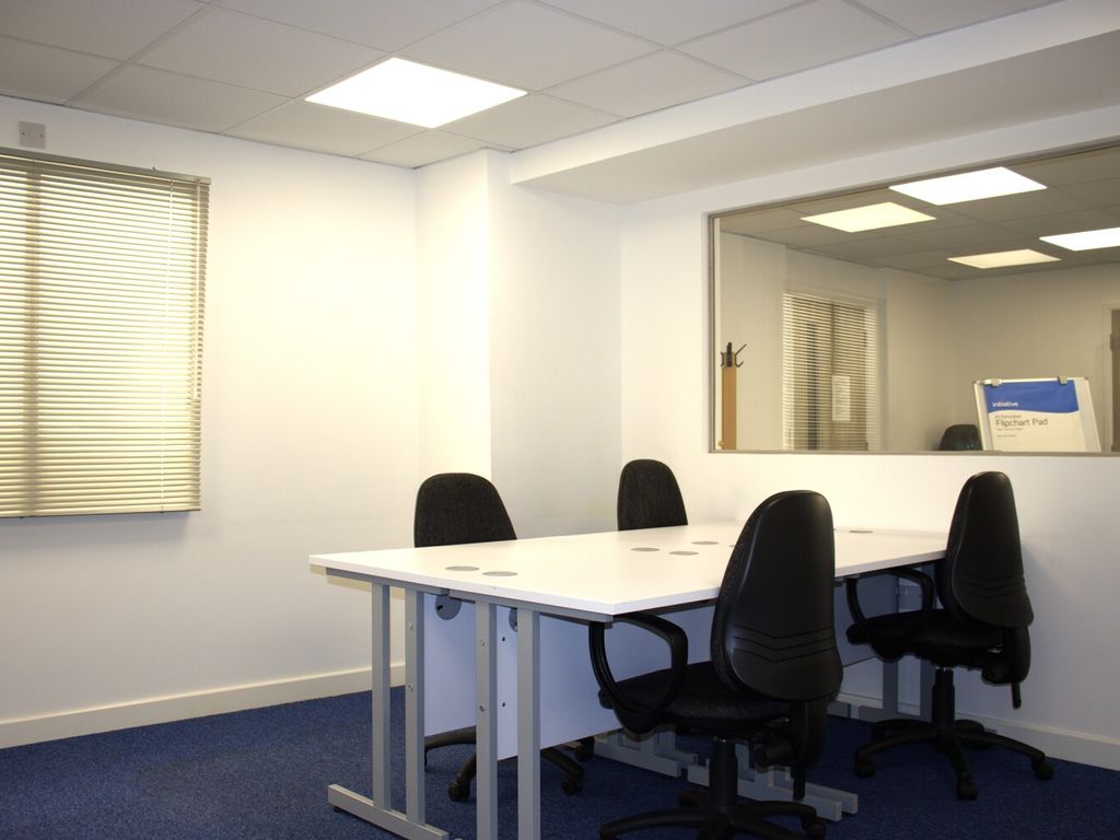 Office to let in Fulham Palace Road, Hammersmith W6, £14,400 pa