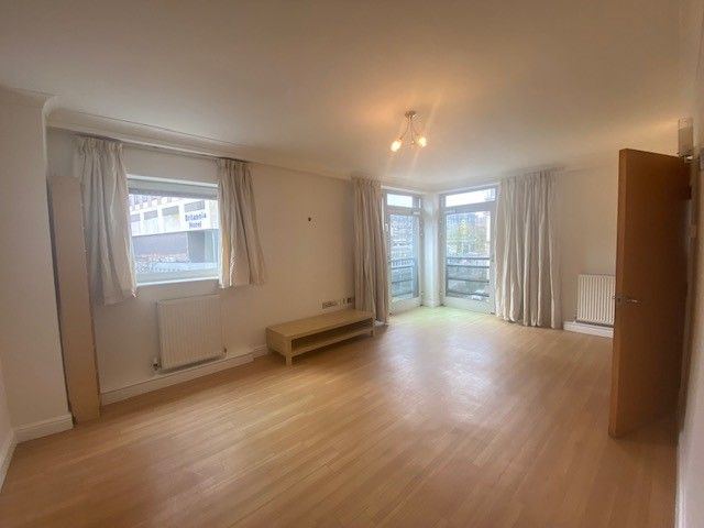 2 bed flat to rent in St. James