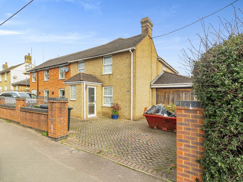 4 bed semi-detached house for sale in Station Road, Bedford MK45, £450,000