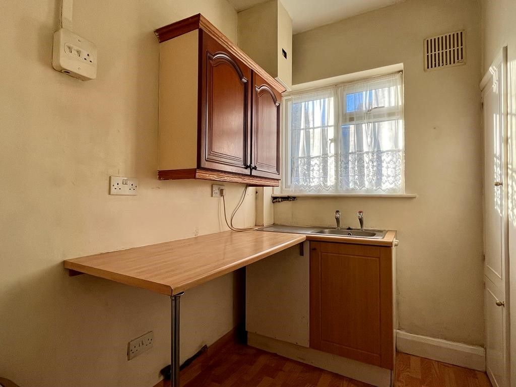 2 bed flat for sale in Risborough Court, Muswell Hill, London N10, £399,950