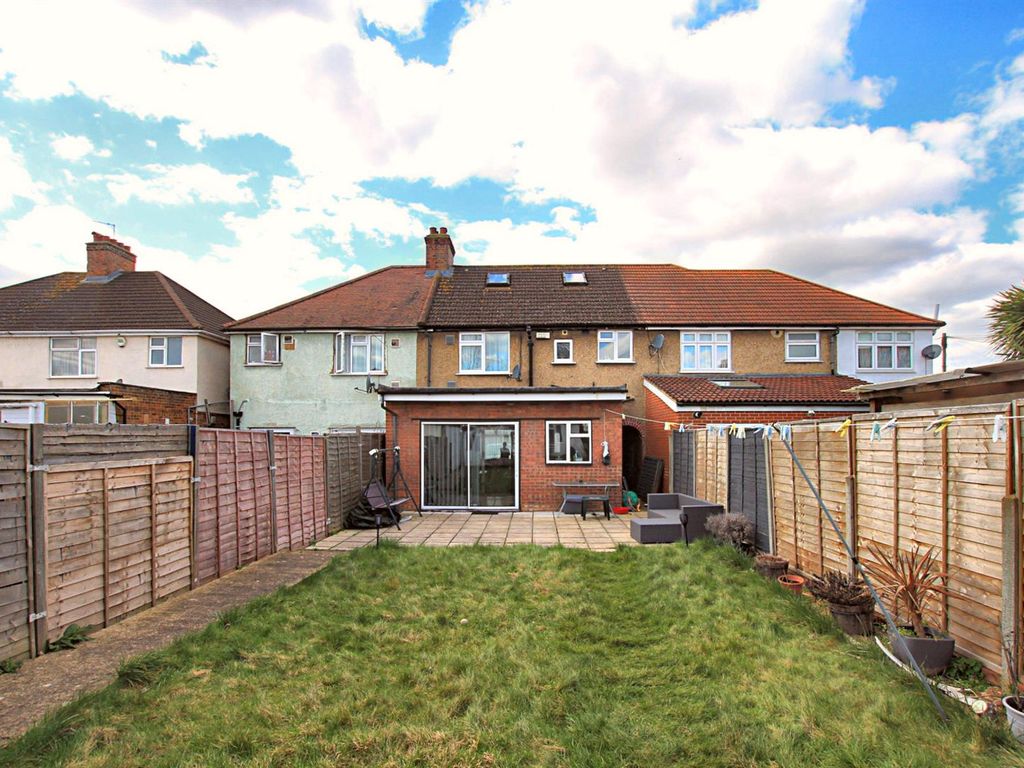 4 bed terraced house for sale in Hinton Avenue, Hounslow TW4, £585,000