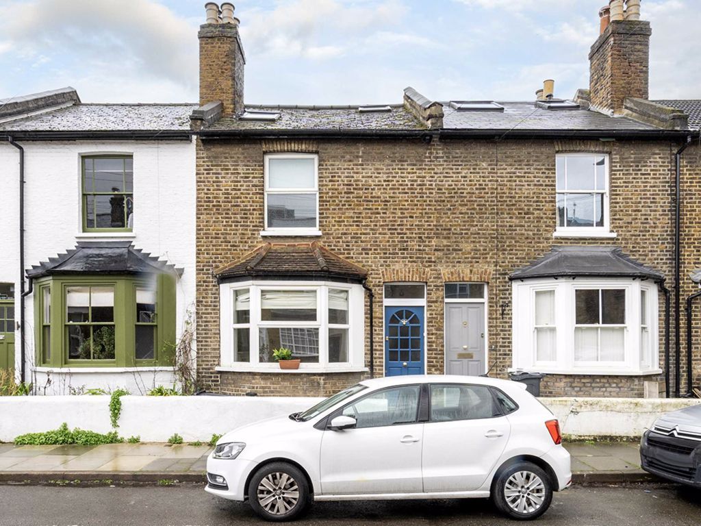3 bed terraced house for sale in Glenhurst Road, Brentford TW8, £645,000