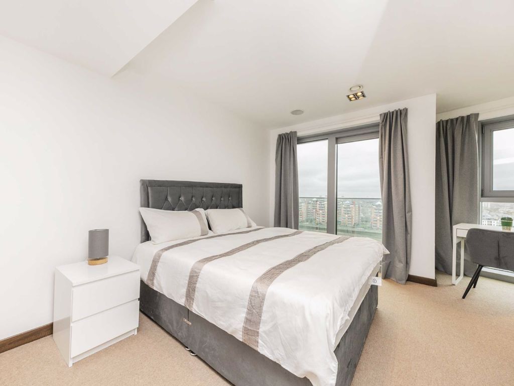 3 bed flat for sale in Bridges Court, London SW11, £1,600,000