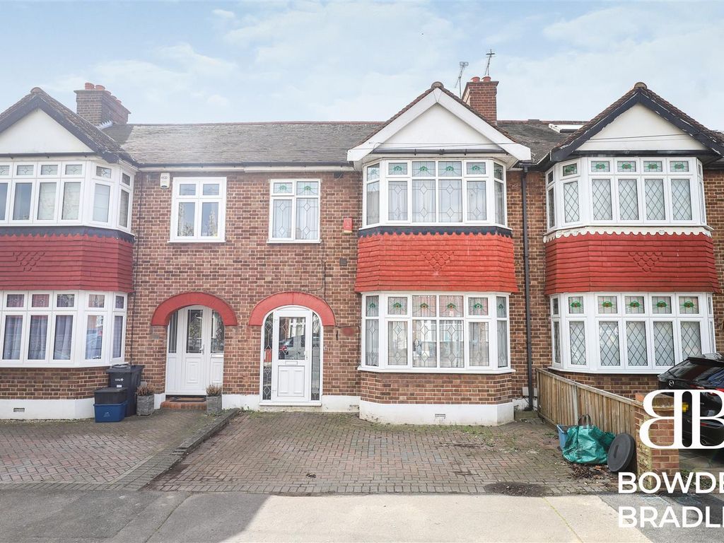 3 bed terraced house for sale in Beaminster Gardens, Ilford IG6, £525,000
