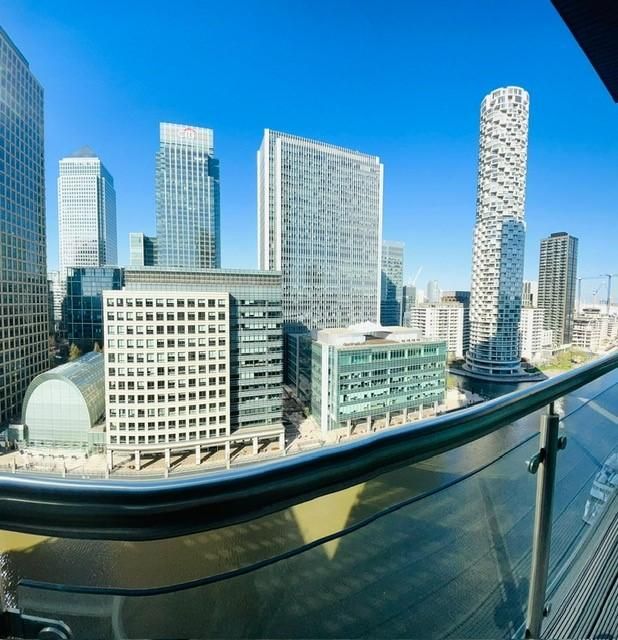 2 bed flat for sale in Discovery Dock East, 2 South Quay Square, South Quay, Canary Wharf, London E14, £849,995