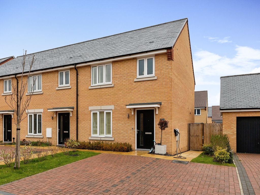 3 bed end terrace house for sale in Wilson Close, Biggleswade SG18, £365,000