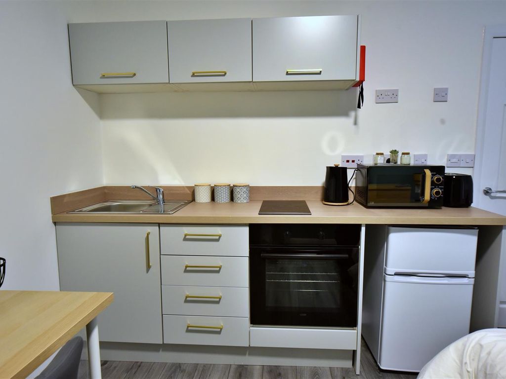 1 bed flat to rent in Albert Road, Middlesbrough, North Yorkshire TS1, £630 pcm