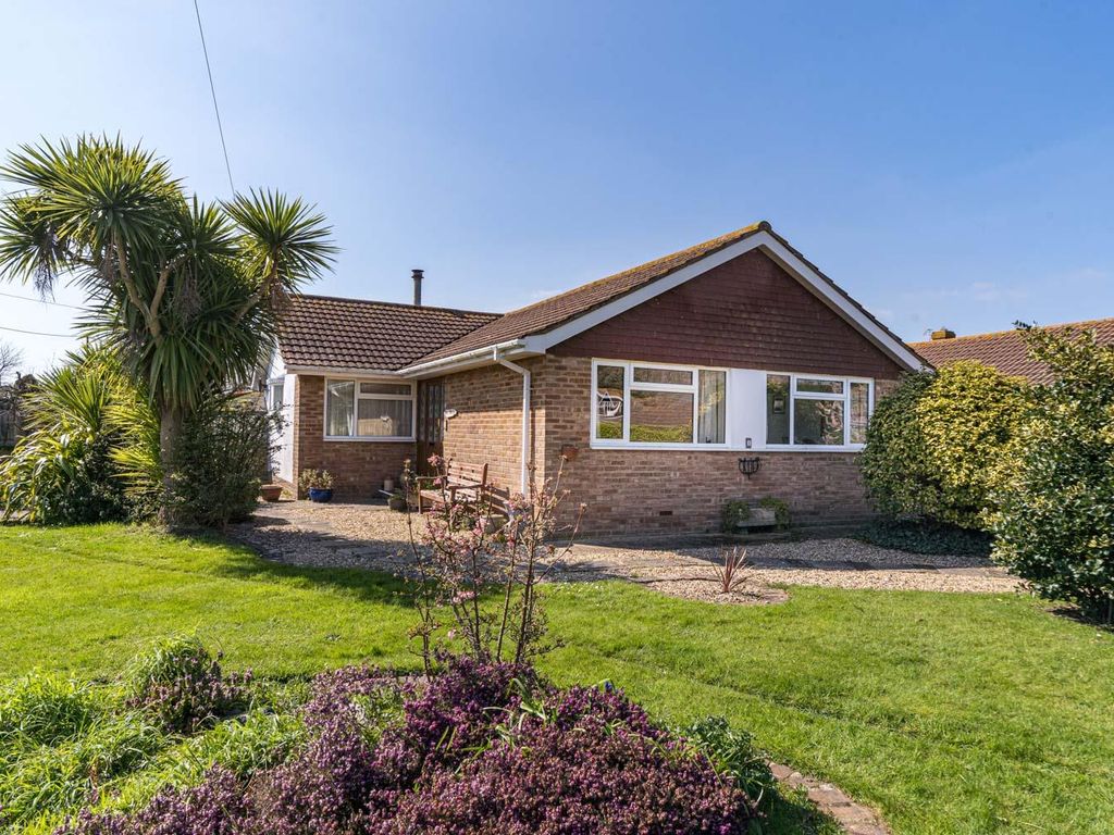 3 bed detached bungalow for sale in Howgate Close, Bembridge PO35, £495,000