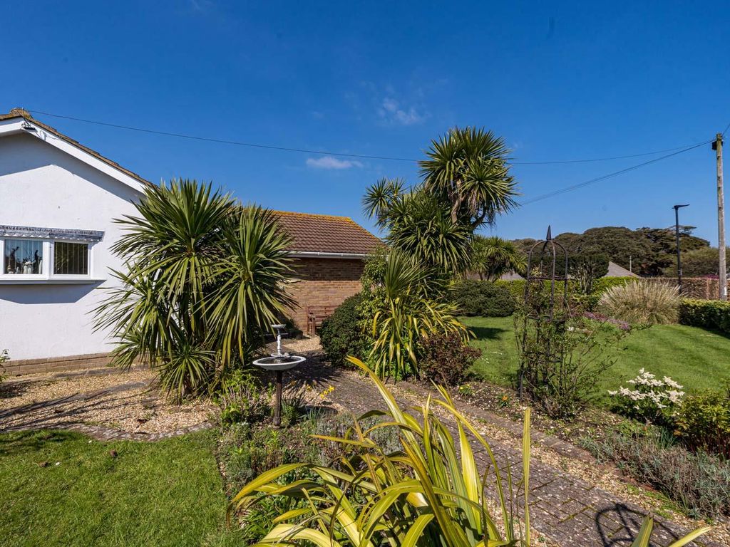 3 bed detached bungalow for sale in Howgate Close, Bembridge PO35, £495,000