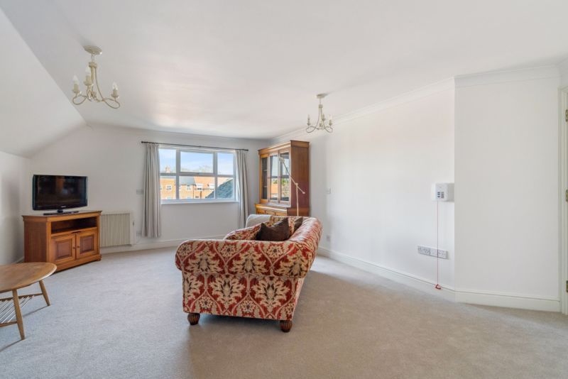 2 bed property for sale in Dean Street, Marlow SL7, £399,950