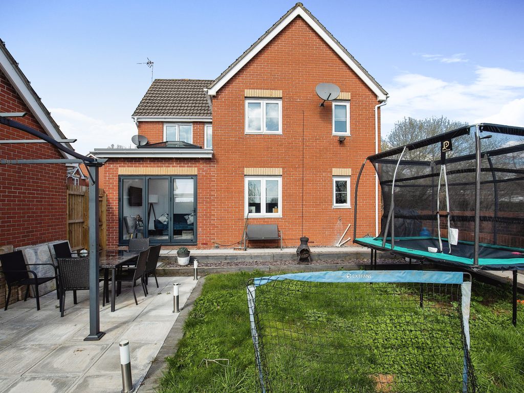 4 bed detached house for sale in Willowbrook Gardens, Cardiff CF3, £400,000