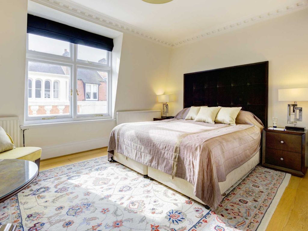 3 bed flat for sale in Wilbraham Place, London SW1X, £3,195,000