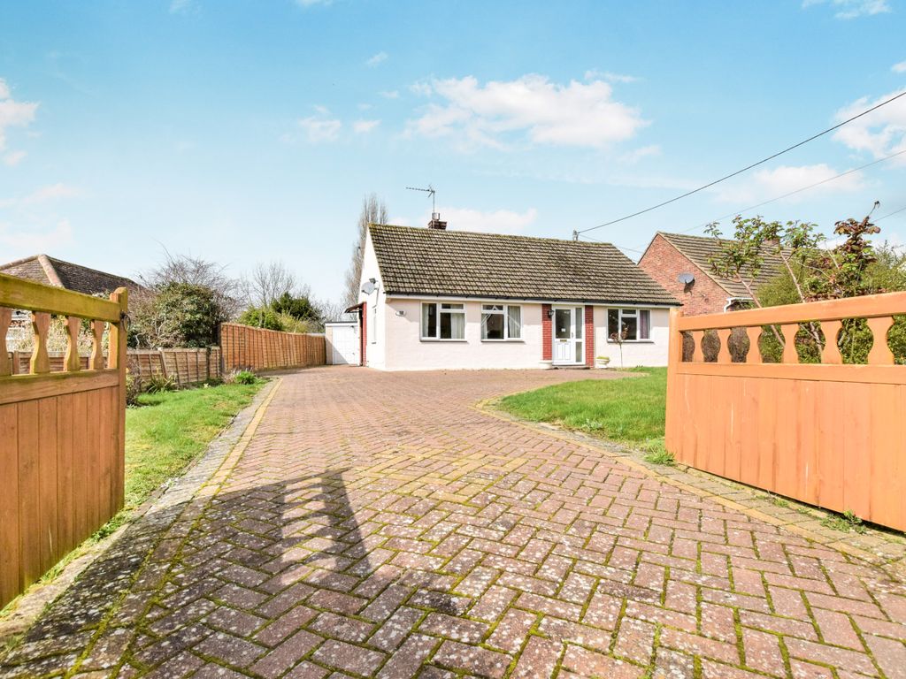 3 bed detached bungalow for sale in Church Road, Great Stukeley, Huntingdon PE28, £390,000