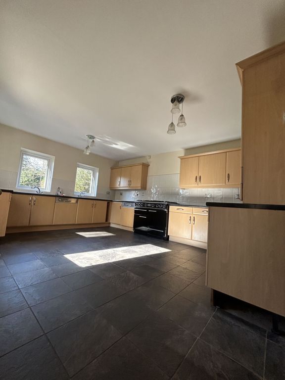 6 bed terraced house to rent in Bristol Road, Edgbaston, Birmingham B5, £3,000 pcm