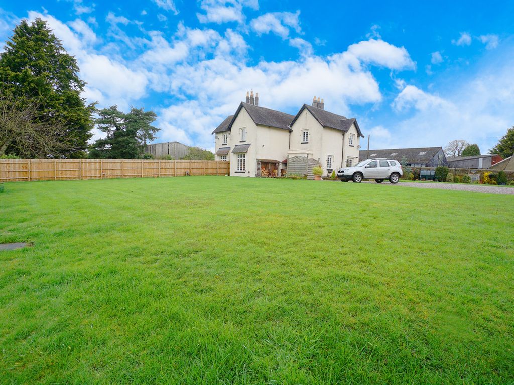 4 bed country house for sale in Gunstone, Wolverhampton WV8, £700,000