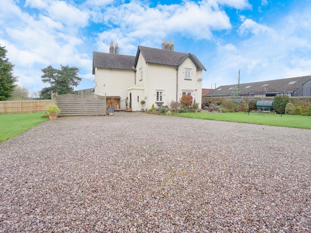 4 bed country house for sale in Gunstone, Wolverhampton WV8, £700,000