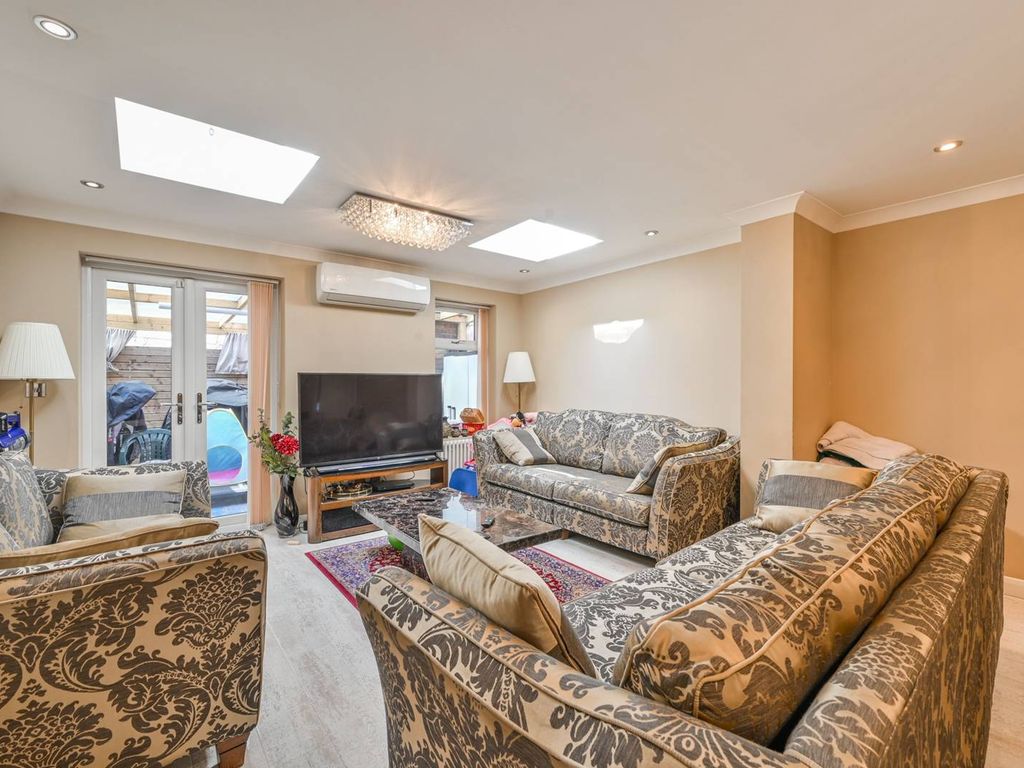 3 bed terraced house for sale in Booker Close E14, Tower Hamlets, London,, £735,000