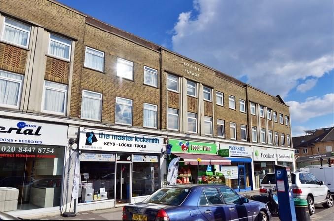 2 bed maisonette for sale in Green Lanes, Palmers Green N13, £350,000