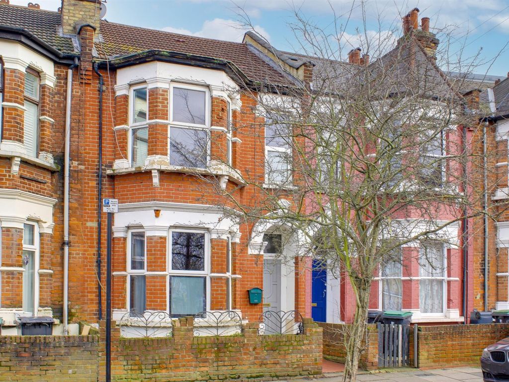 3 bed terraced house for sale in Marden Road, London N17, £625,000