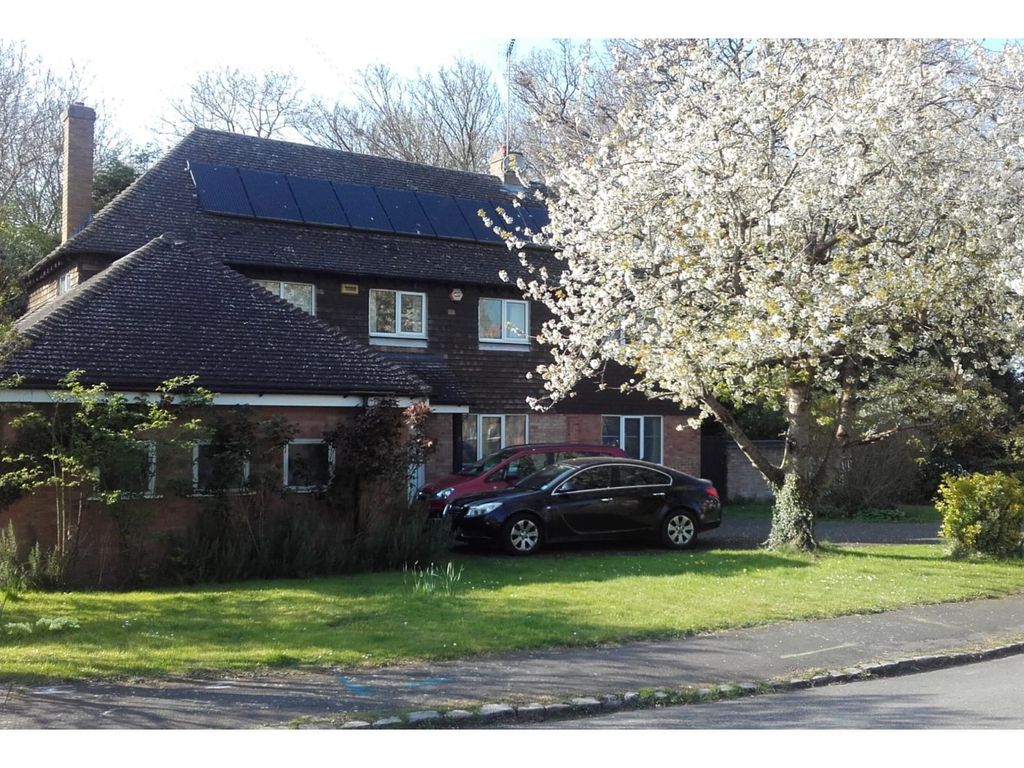 4 bed detached house for sale in Meadoway, Aylesbury HP17, £650,000
