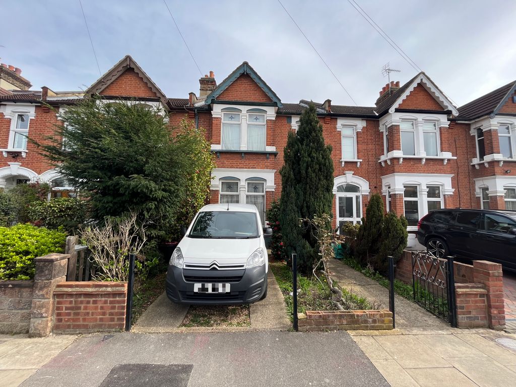 3 bed terraced house for sale in Quebec Road, Ilford IG1, £525,000