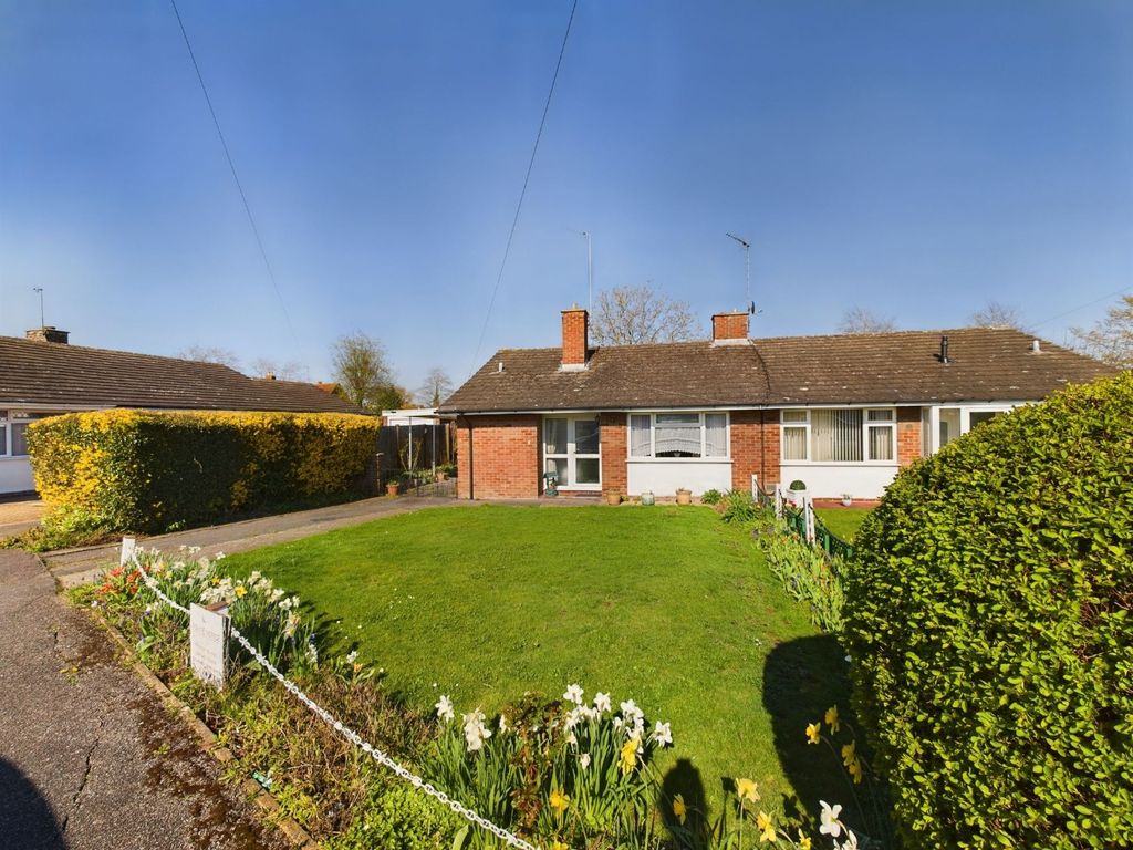 2 bed semi-detached bungalow for sale in Weston Turville, Aylesbury, Buckinghamshire HP22, £400,000