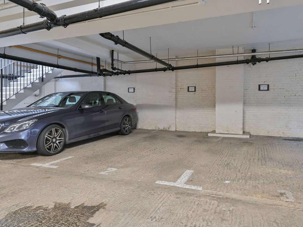 Parking/garage to rent in Allitsen Road NW8, St John's Wood, London,, £415 pcm