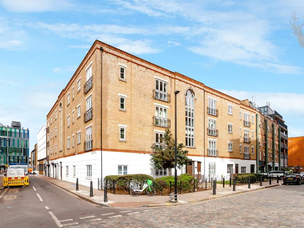 1 bed flat for sale in Raven Row, London E1, £425,000