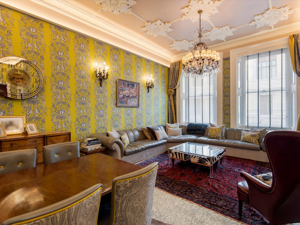3 bed flat for sale in Princes Gate, Knightsbridge SW7, £2,100,000