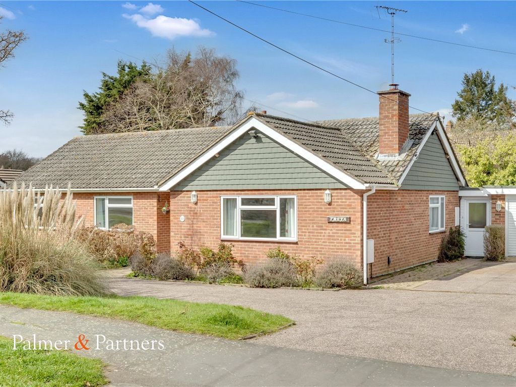 3 bed bungalow for sale in High Road, Layer-De-La-Haye, Colchester, Essex CO2, £500,000