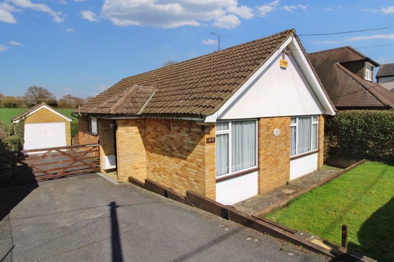 2 bed detached bungalow for sale in Hogg Lane, Holmer Green, High Wycombe HP15, £475,000